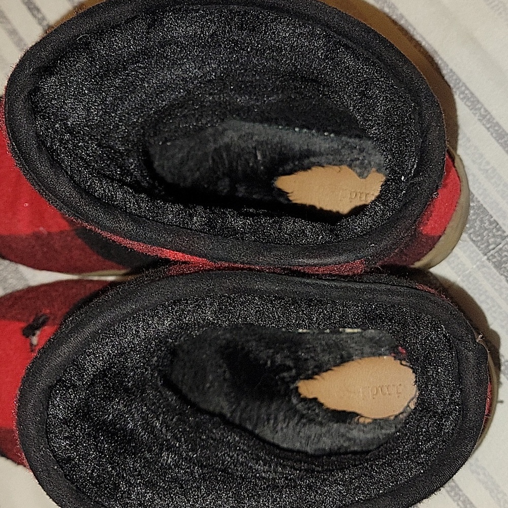 Women's plaid cozy boots ( left boot has a rip) other than that excellent - Picture 4 of 6